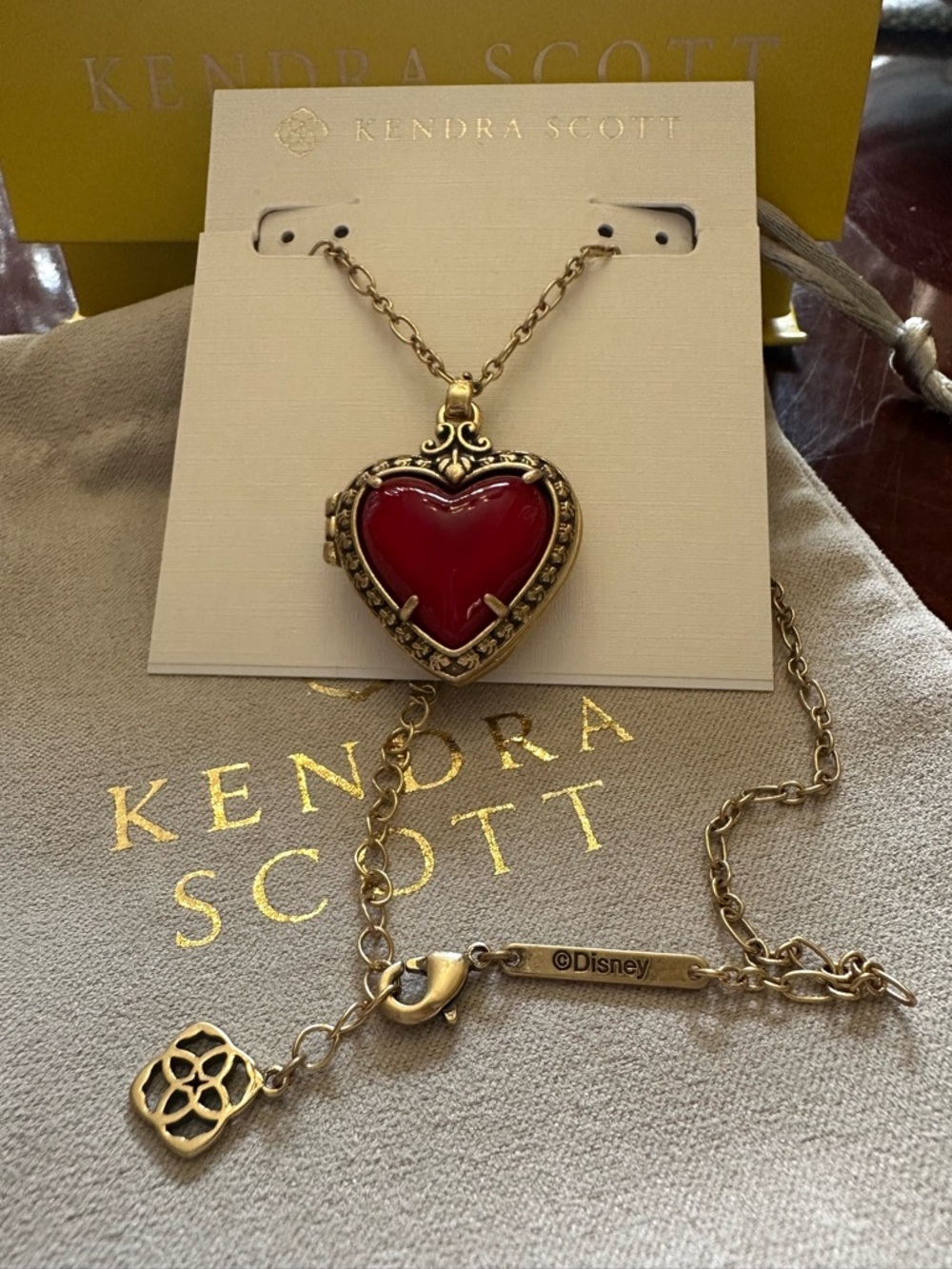 NEW!! Kendra Scott Gold-Tone Disney Snow White Locket Pendant Necklace - Picture 7 of 10